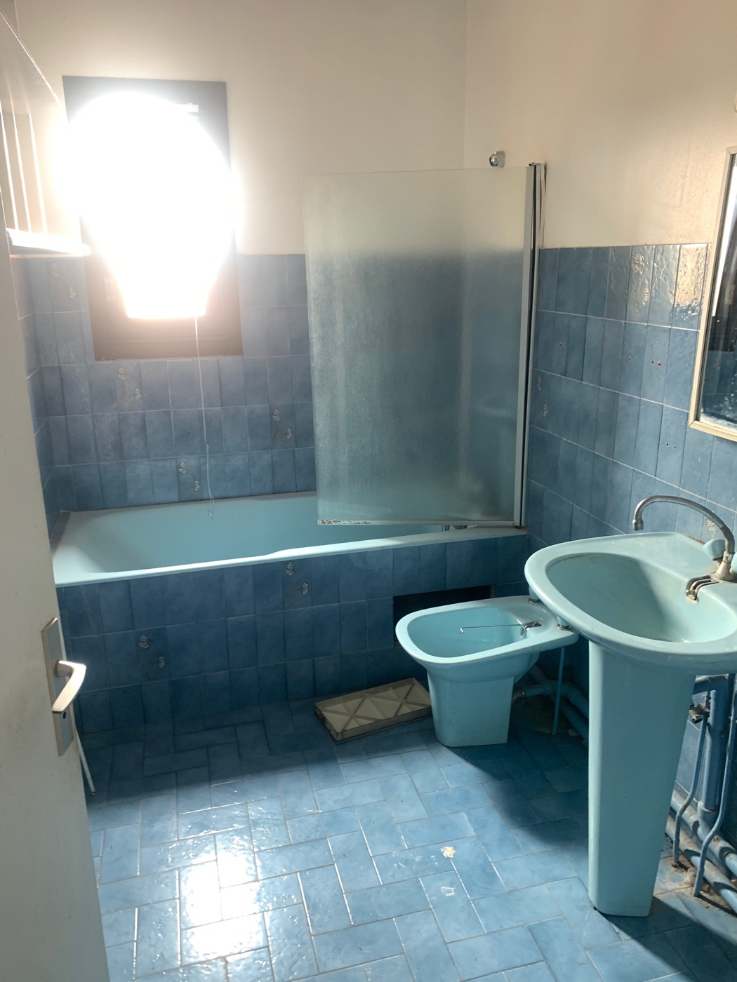 Avant : salle de bain d'origine