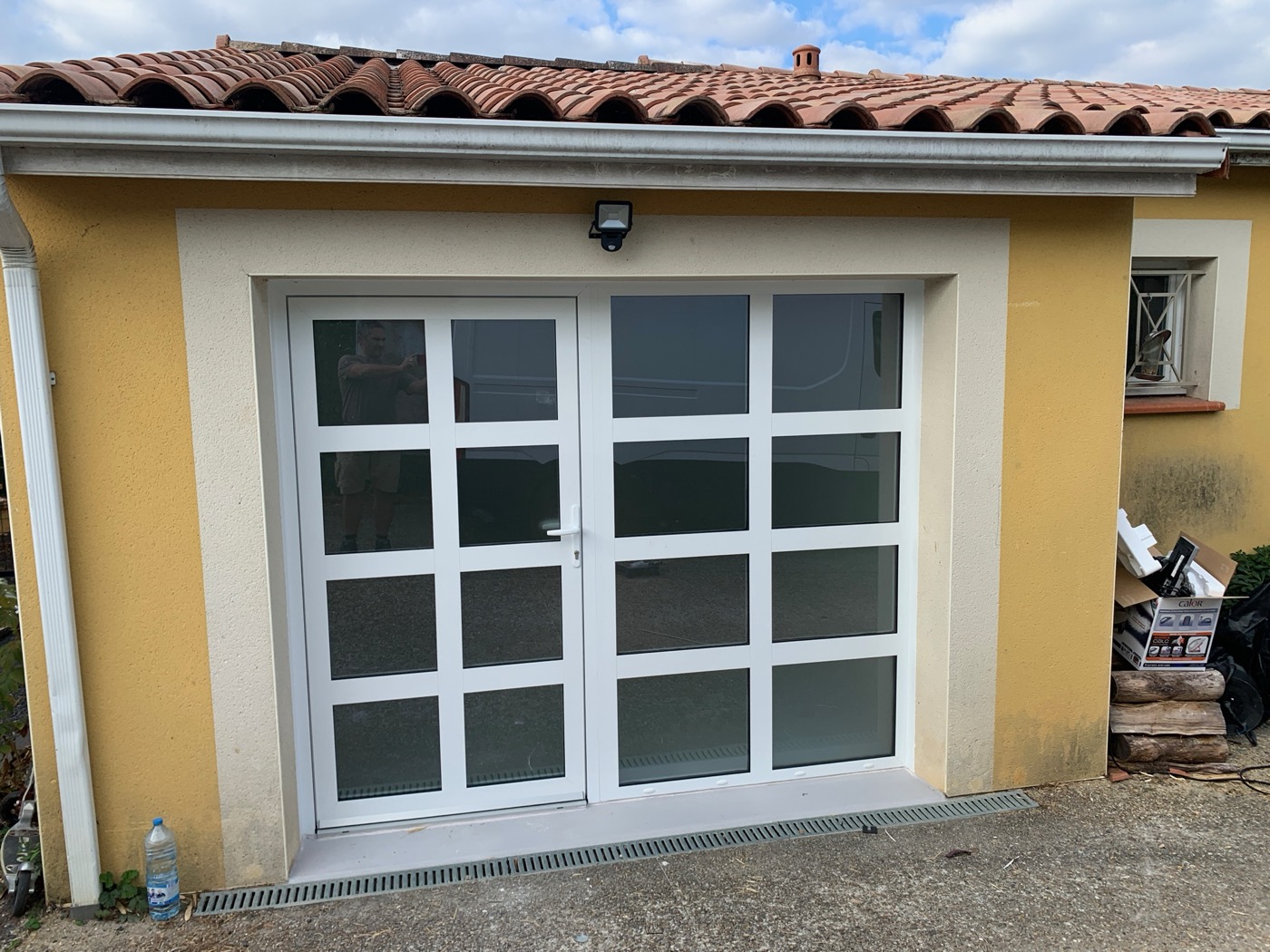 Après : porte de garage vitrée posée